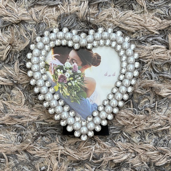 Other - New ! Heart Shaped Pearl Photo Frame